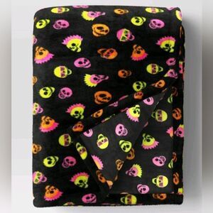 Skull Printed Plush Halloween Throw Blanket Black - Hyde & EEK! Boutique